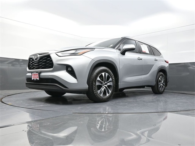 2022 Toyota Highlander XLE photo 28
