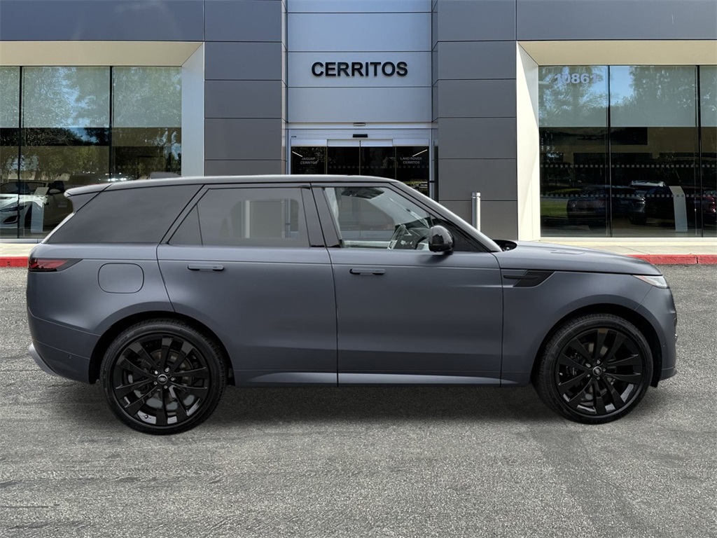 2025 Land Rover Range Rover Sport SE photo 4