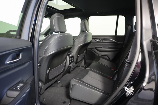 2025 Jeep Grand Cherokee Laredo photo 7