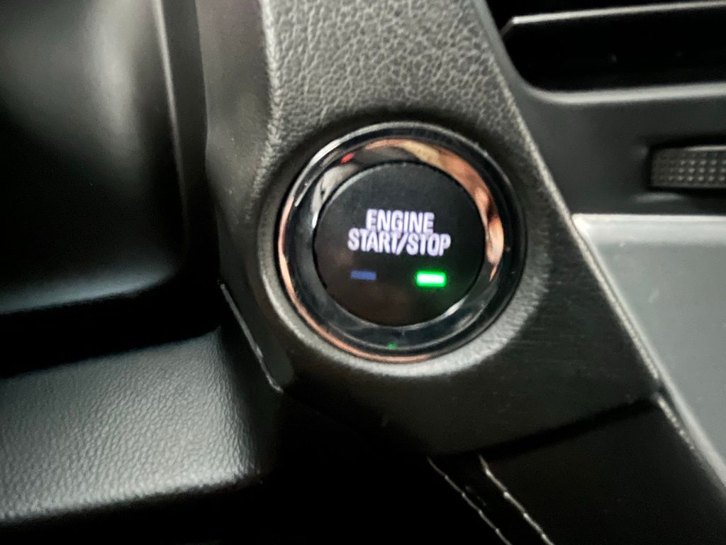 2017 Gmc Yukon SLT photo 3