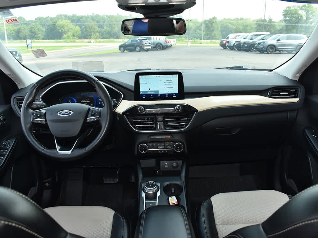 2022 Ford Escape Titanium Hybrid photo 3