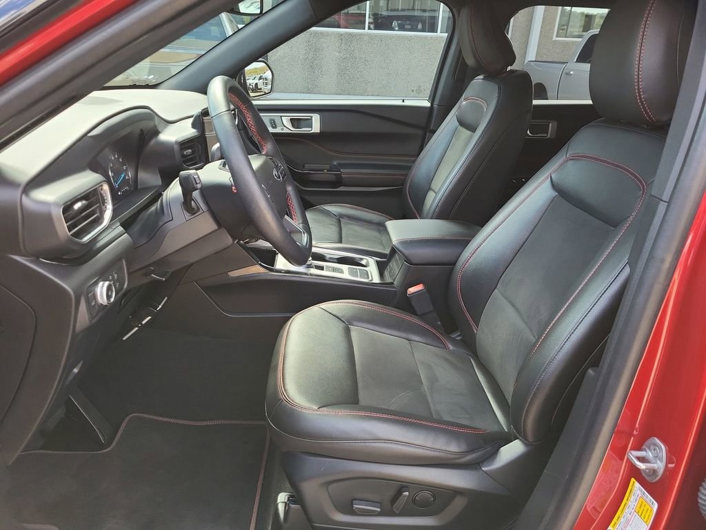 2022 Ford Explorer ST-Line photo 17