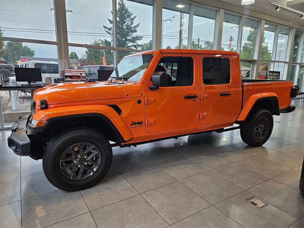 2025 Jeep Gladiator Sport S photo 4