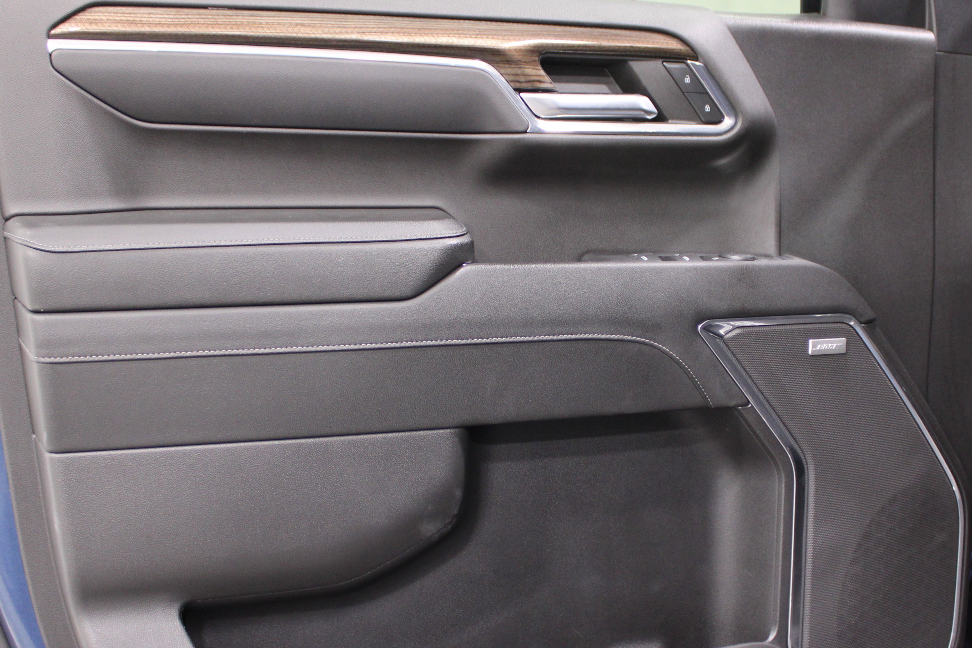 2024 Chevrolet Silverado 1500 RST photo 4