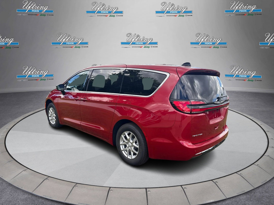 2026 Chrysler Pacifica photo 5