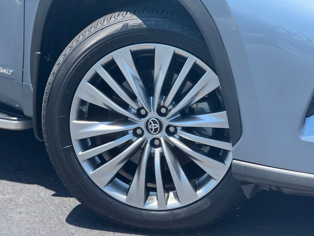 2023 Toyota Highlander Hybrid Platinum photo 3