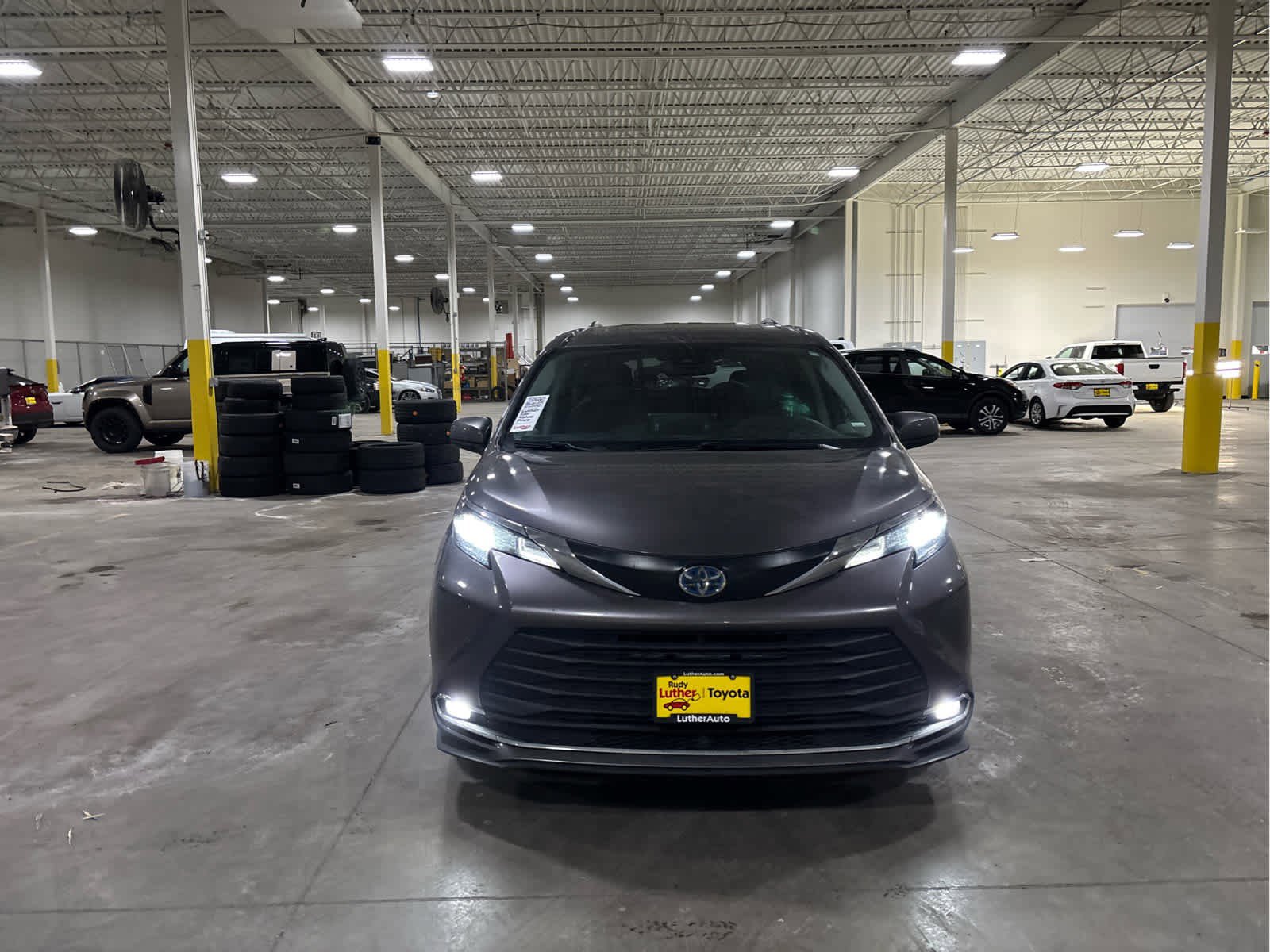 Used 2024 Toyota Sienna XLE with VIN 5TDYRKEC6RS207395 for sale in Golden Valley, Minnesota