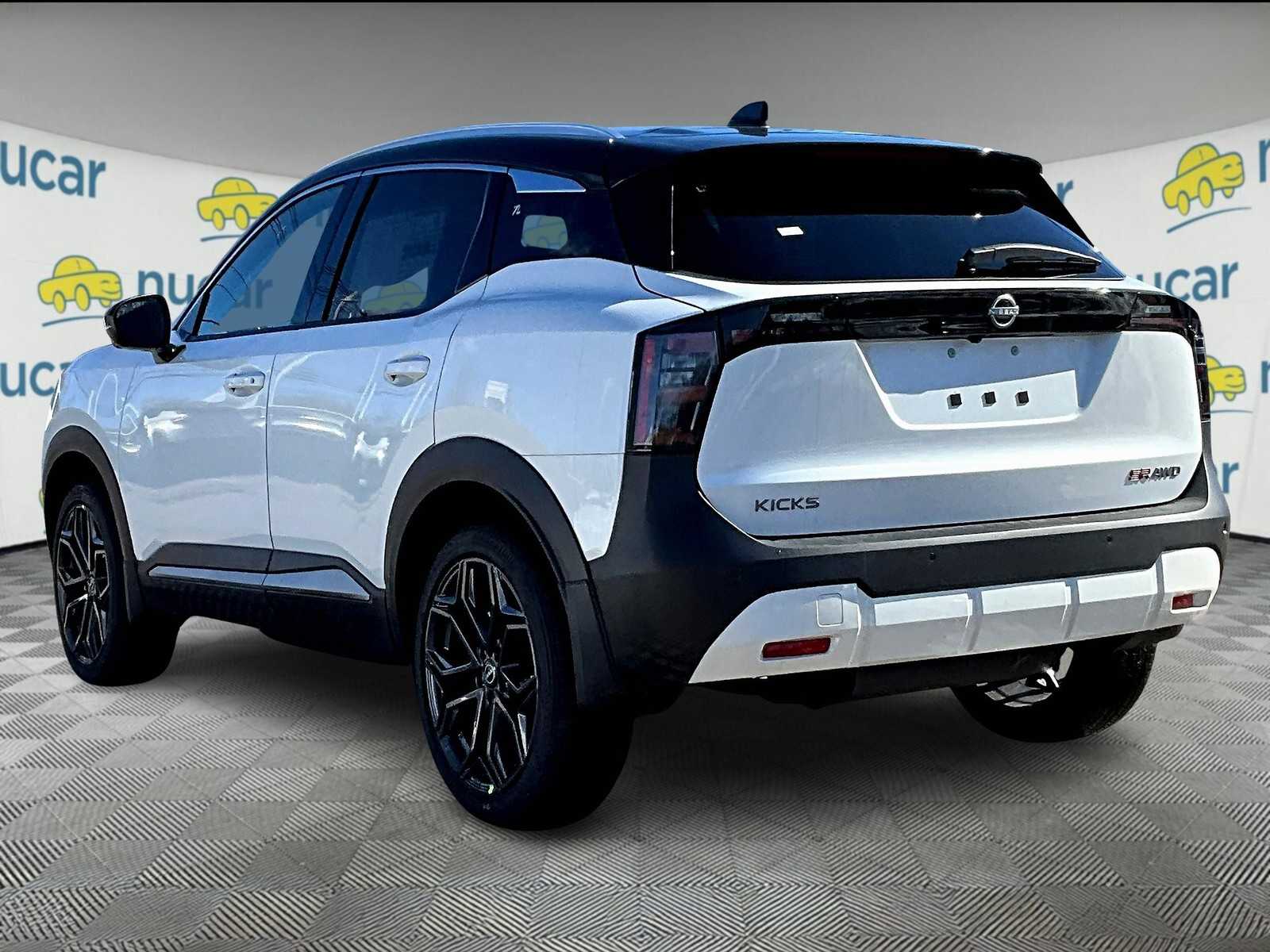 2025 Nissan Kicks SR photo 3