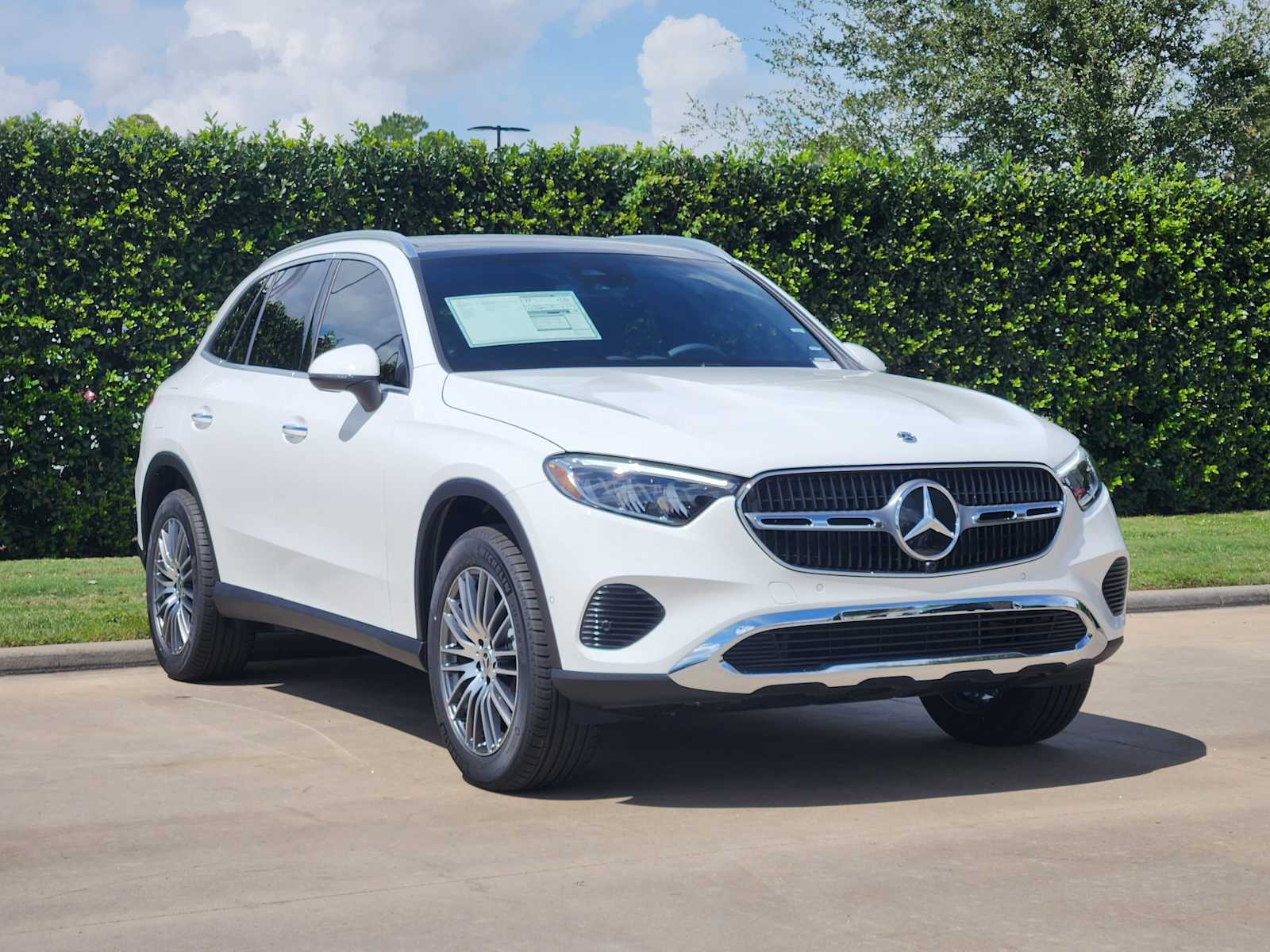 2026 Mercedes Benz GLC 300 photo 2