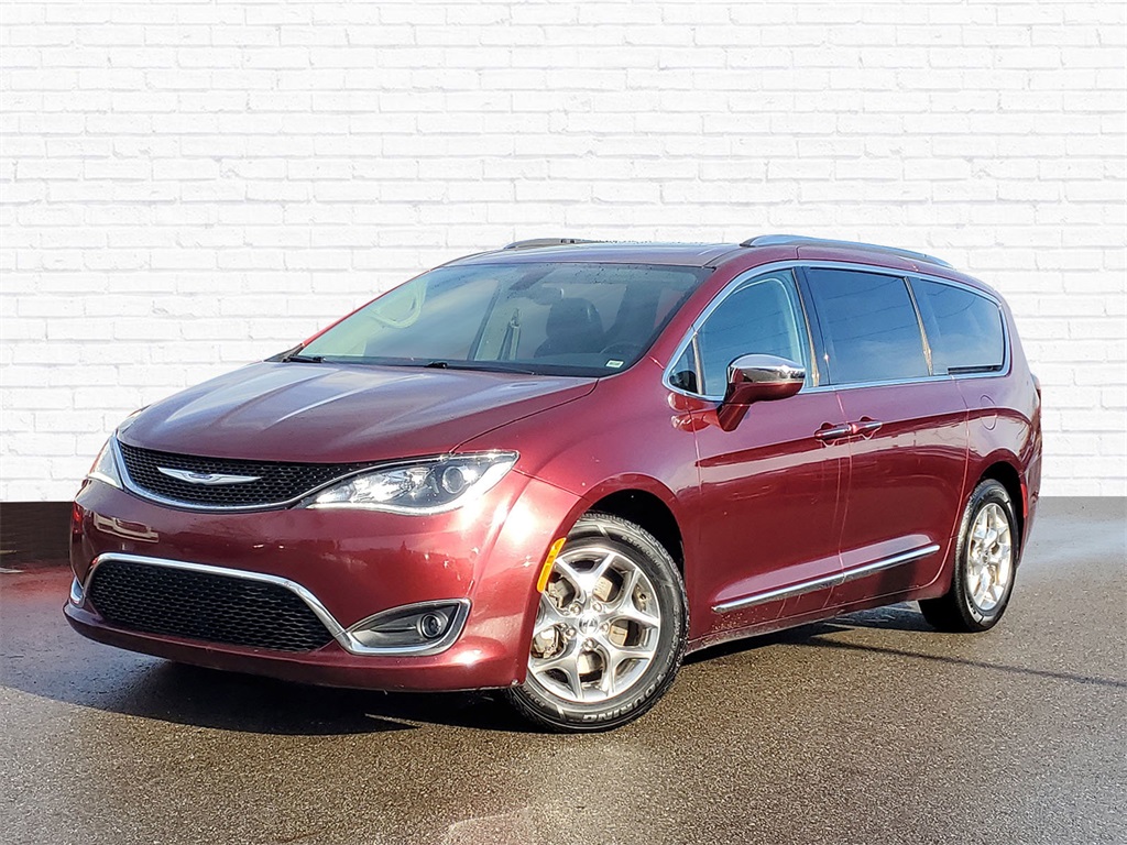 2018 Chrysler Pacifica Limited's photo