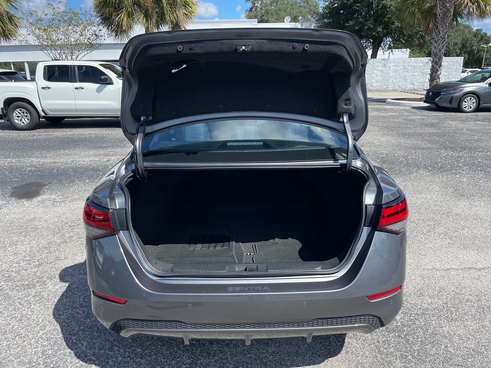 2023 Nissan Sentra SV photo 18