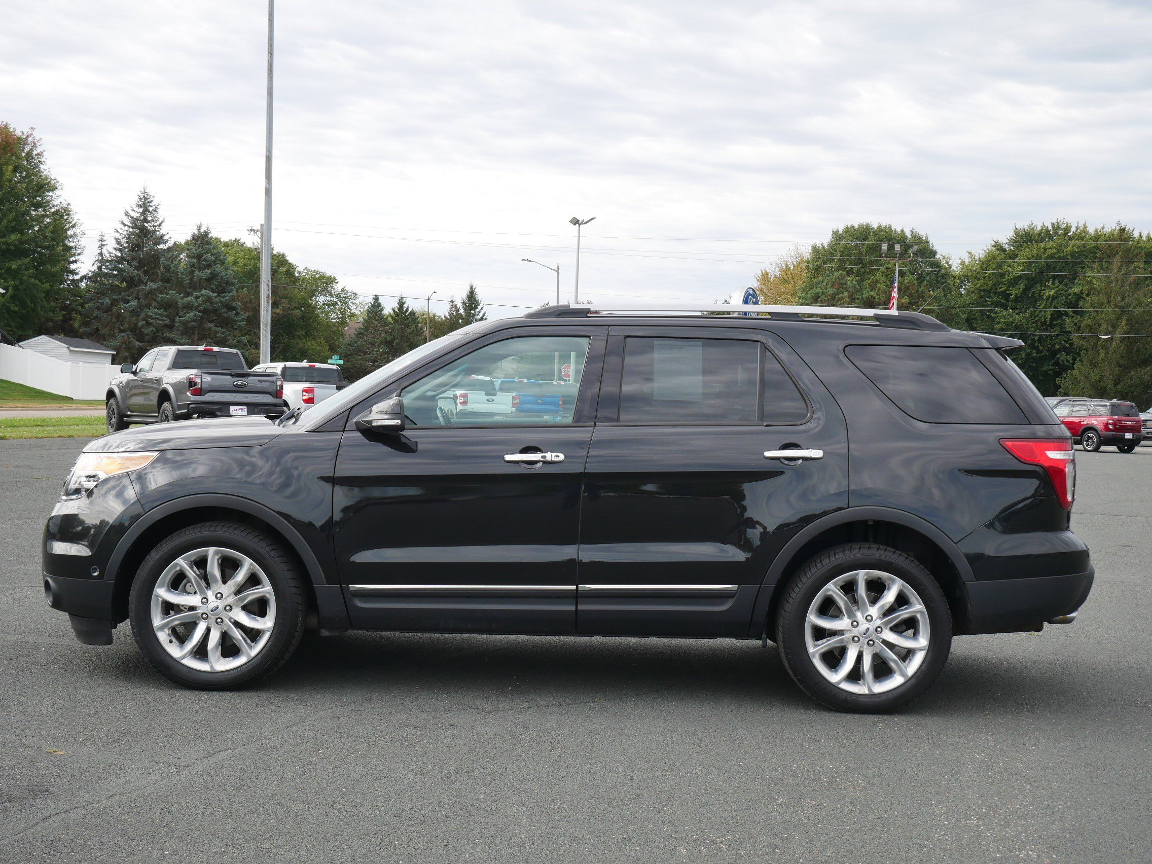 Used 2015 Ford Explorer Limited with VIN 1FM5K8F8XFGA13412 for sale in Hastings, Minnesota