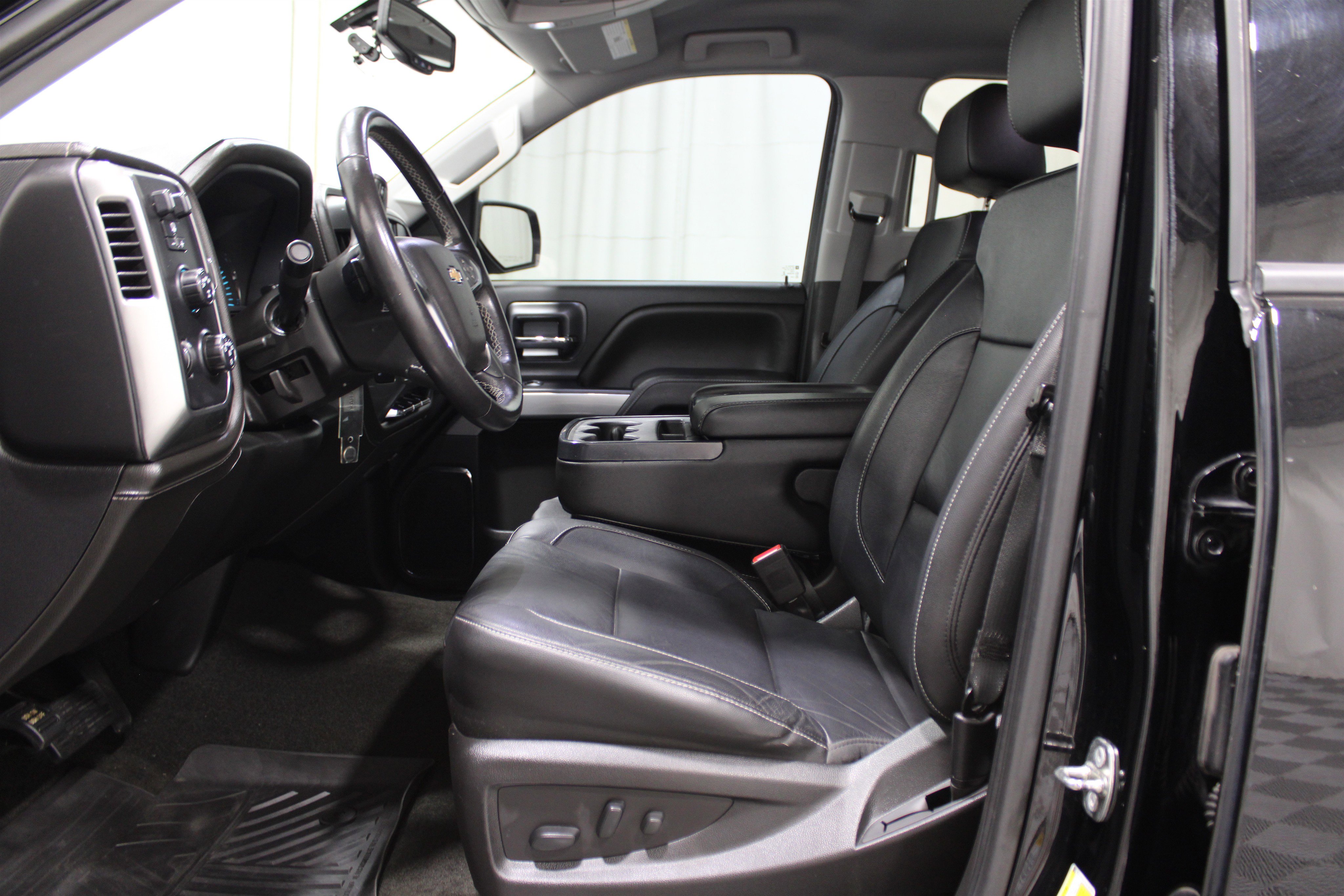 2018 Chevrolet Silverado 1500 LTZ photo 3