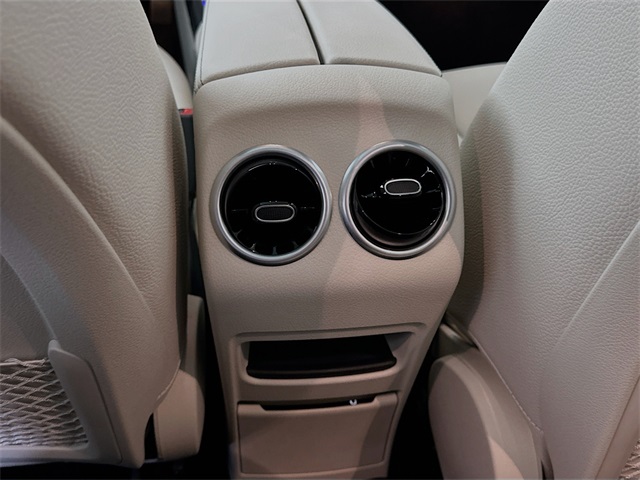 2025 Mercedes Benz GLB 250 photo 24