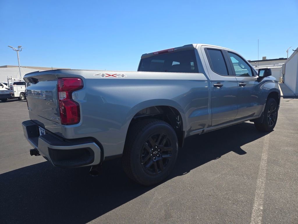 2026 Chevrolet Silverado 1500 Custom photo 4