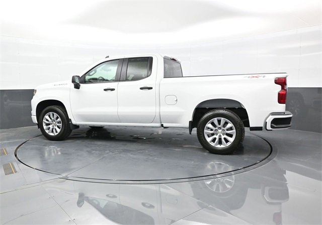 2026 Chevrolet Silverado 1500 Custom photo 2