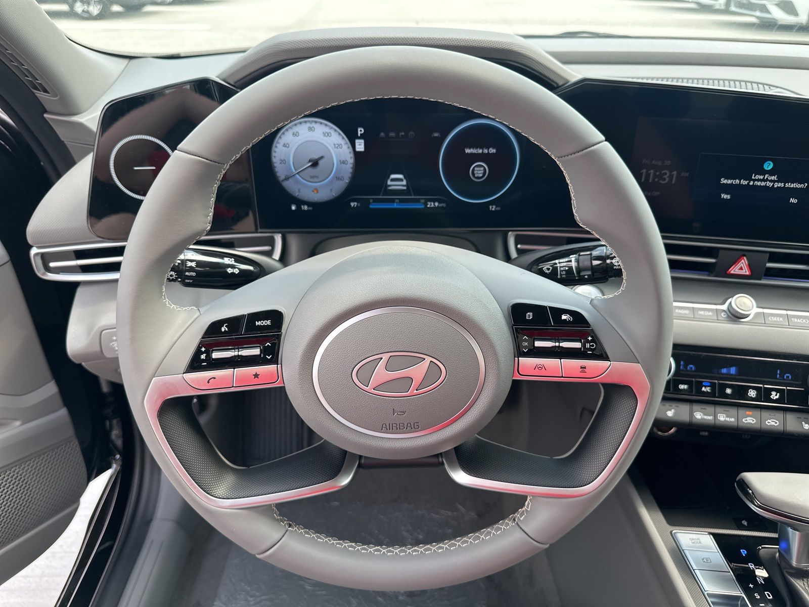 2024 Hyundai Elantra SEL Convenience photo 4