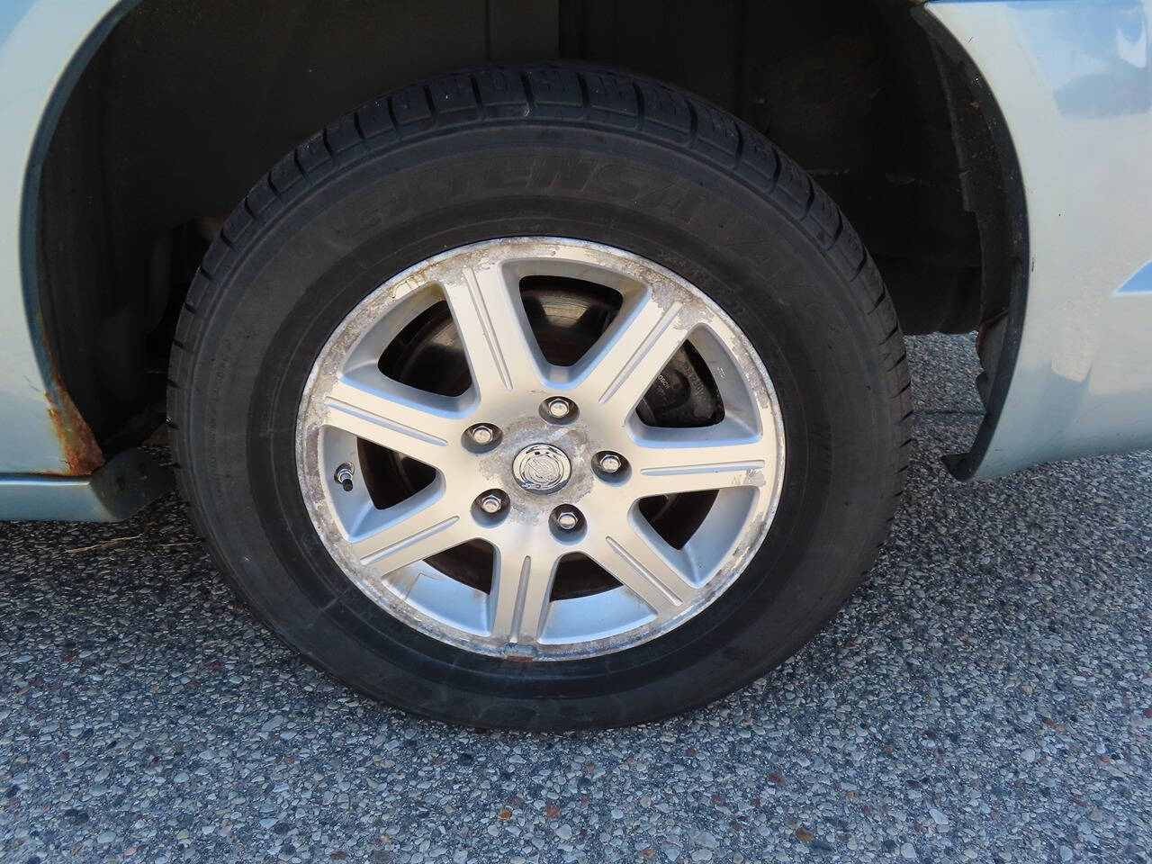 2009 Chrysler Town & Country Touring photo 20