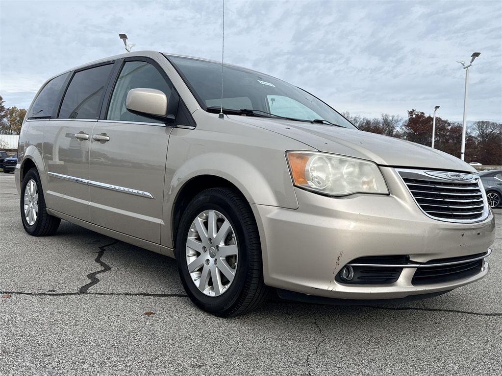 2013 Chrysler Town & Country Touring photo 2