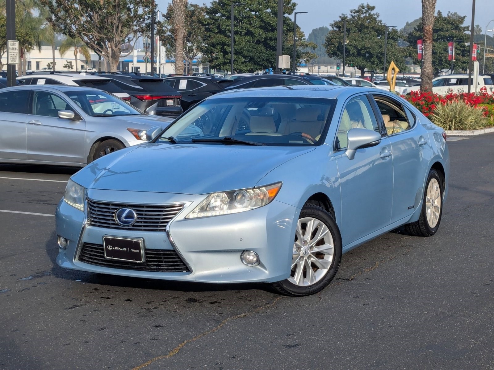 2013 Lexus ES 300h's photo