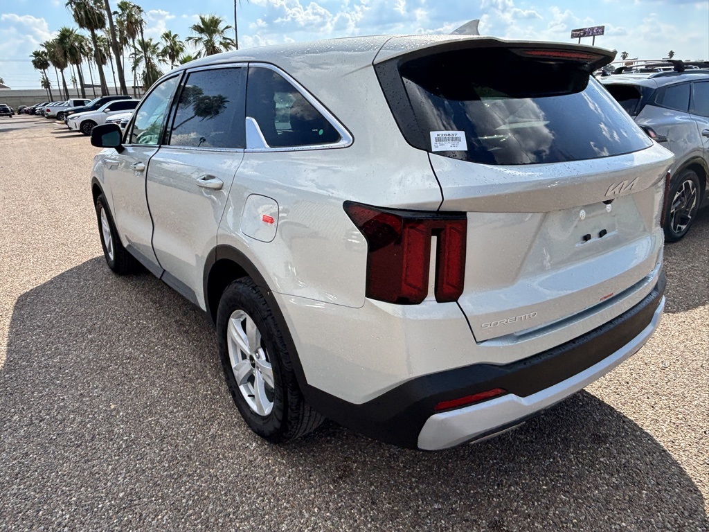 2026 Kia Sorento LX photo 5