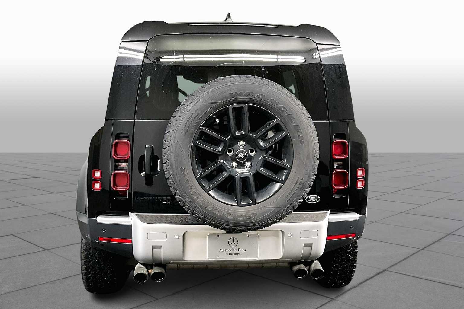 2023 Land Rover Defender SE photo 4