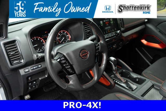 2023 Nissan Frontier PRO-4X Crew Cab photo 3