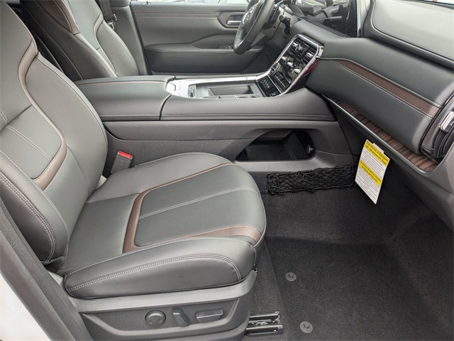 2025 Nissan Armada SL photo 28