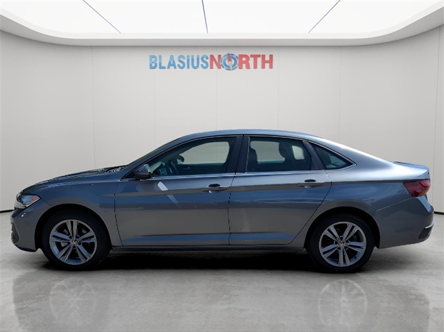 2024 Volkswagen Jetta SE's photo