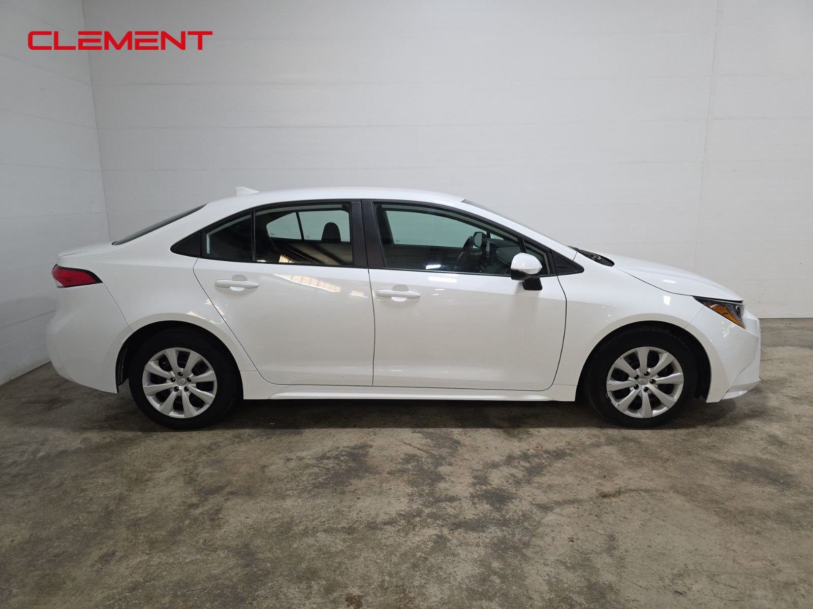 2024 Toyota Corolla LE photo 3