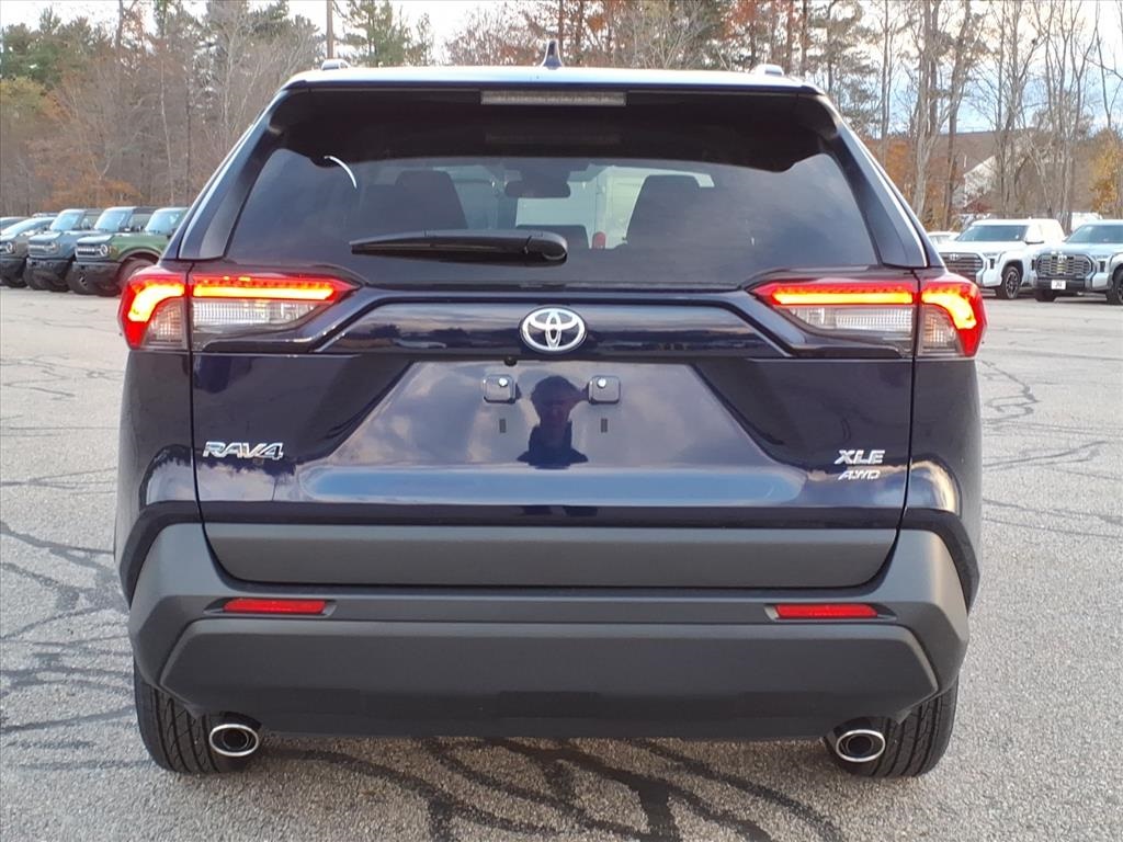 2025 Toyota RAV4 XLE photo 3