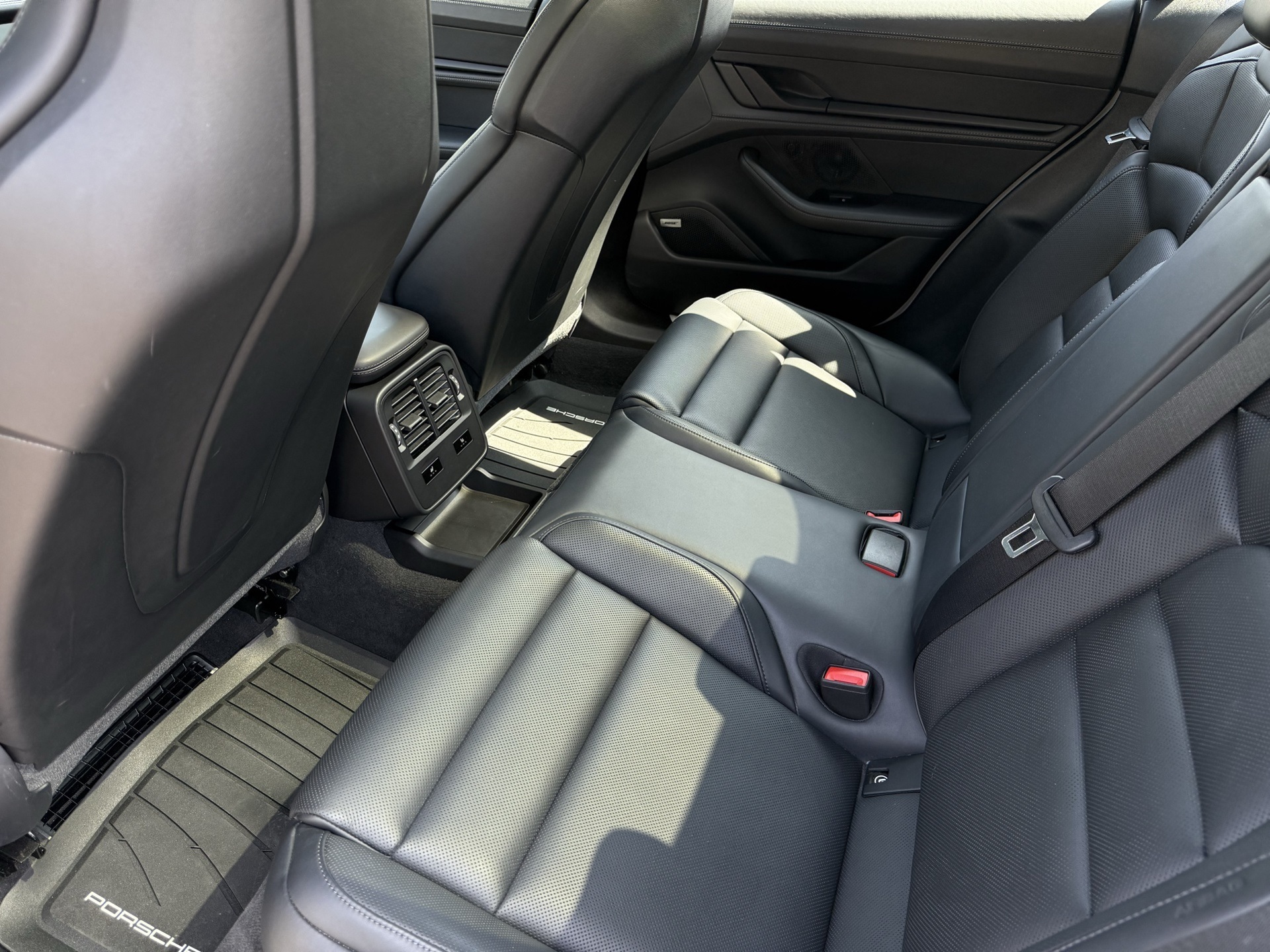 2023 Porsche Taycan Cross Turismo 4S photo 30