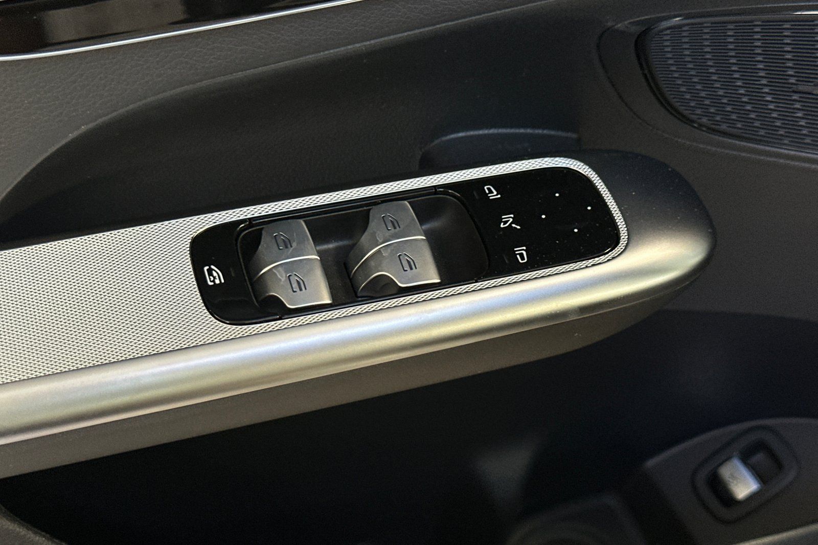 2026 Mercedes Benz GLC 300 photo 20