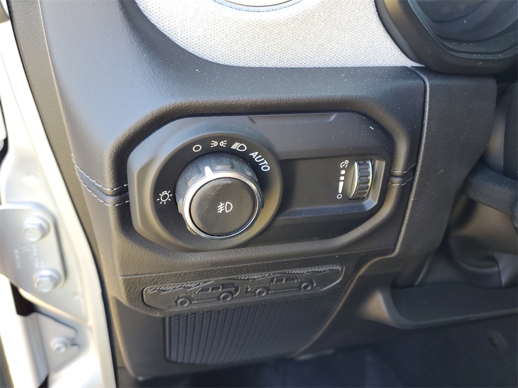 2024 Jeep Wrangler Sahara photo 14