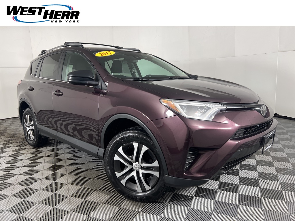 2017 Toyota RAV4 LE's photo