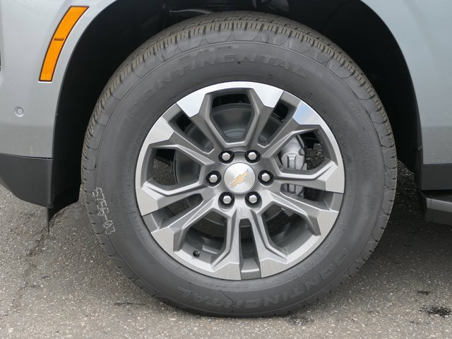 2026 Chevrolet Suburban LT photo 8