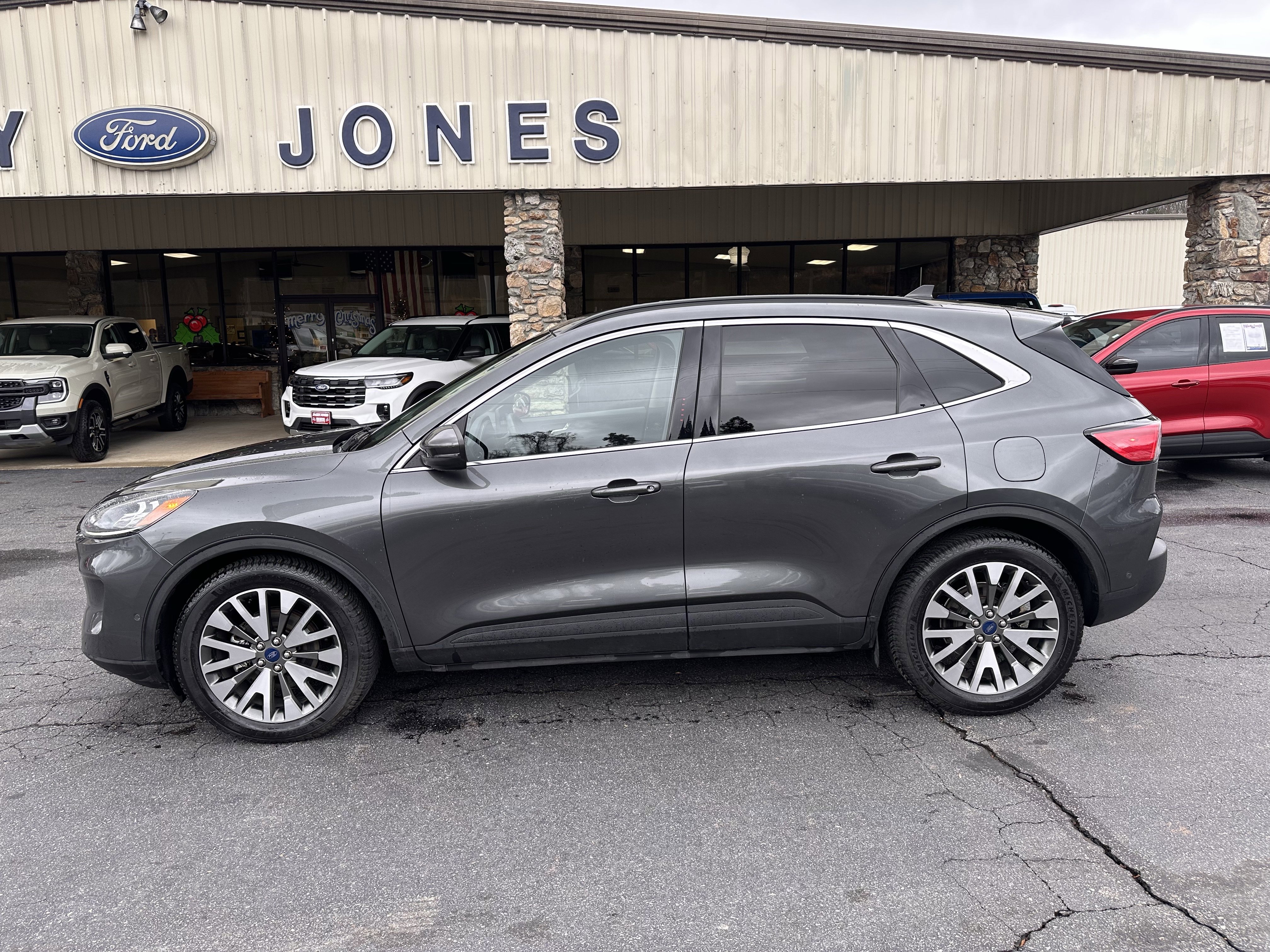 2020 Ford Escape Titanium's photo