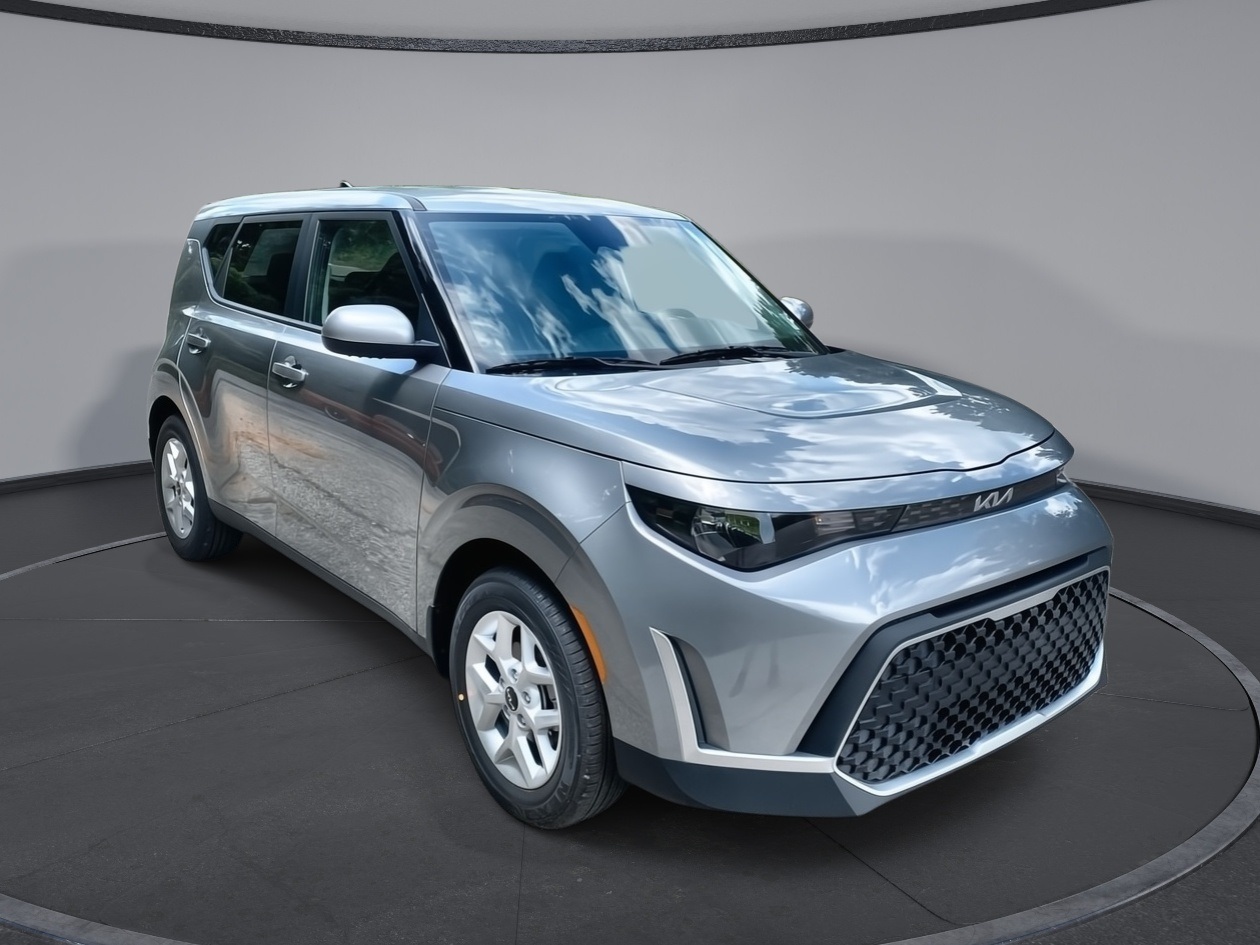 2025 Kia Soul LX's photo