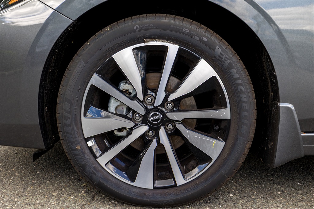 2025 Nissan Sentra SV photo 9