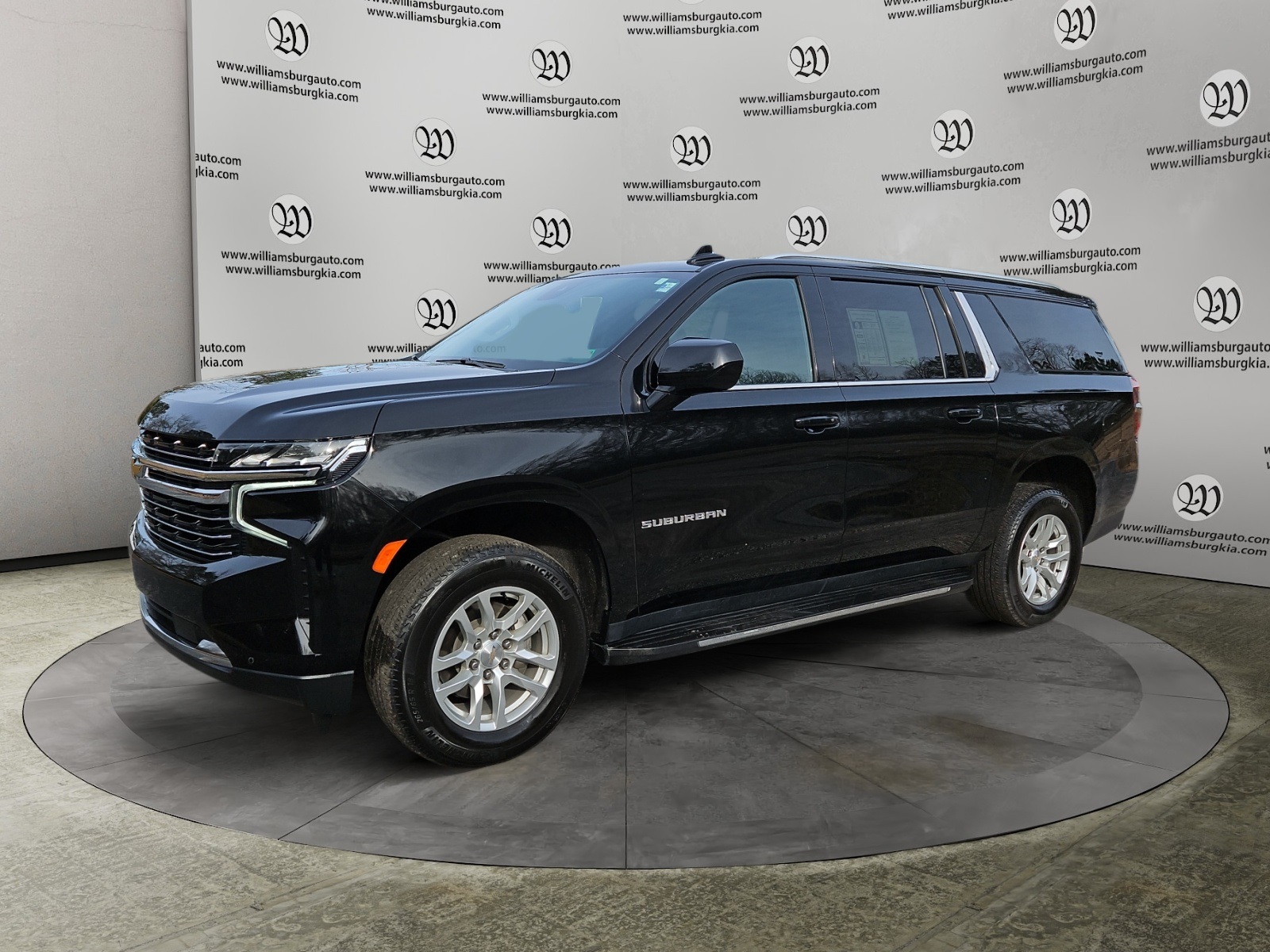 2024 Chevrolet Suburban LT's photo