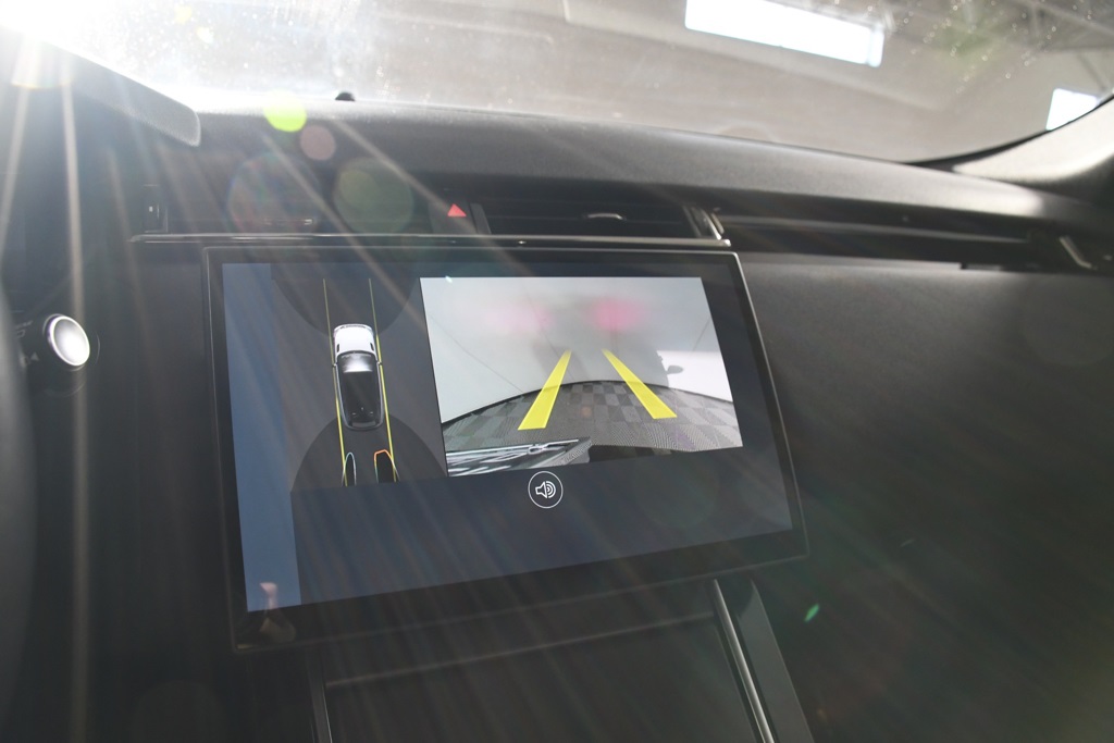 2025 Land Rover Range Rover Velar SE photo 32