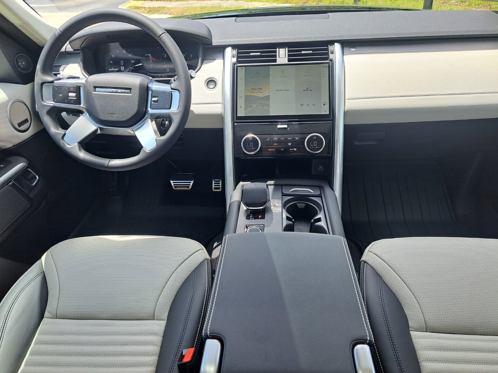 2025 Land Rover Discovery SE photo 3
