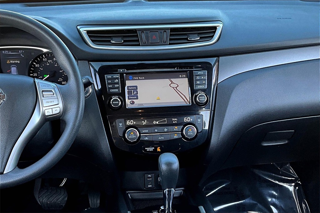 2016 Nissan Rogue SV photo 6
