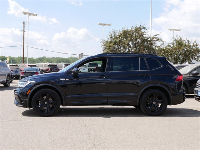 2023 Volkswagen Tiguan SE R-Line Black photo 4