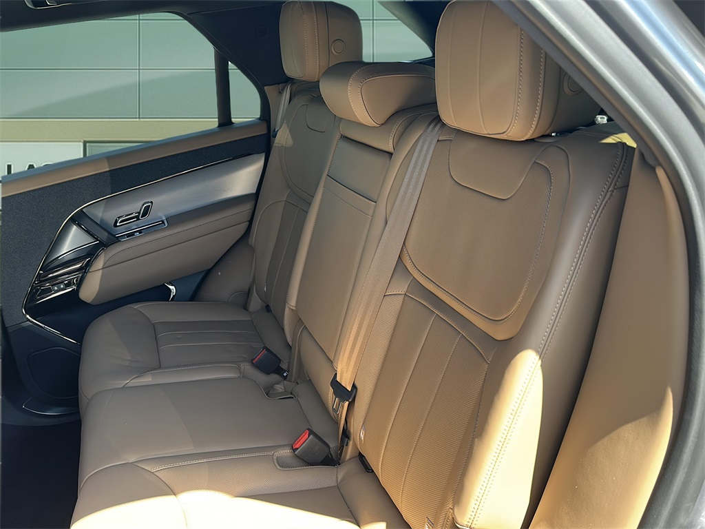 2024 Land Rover Range Rover Sport SE photo 13