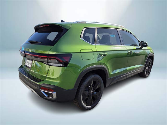 2025 Volkswagen Taos SE photo 4