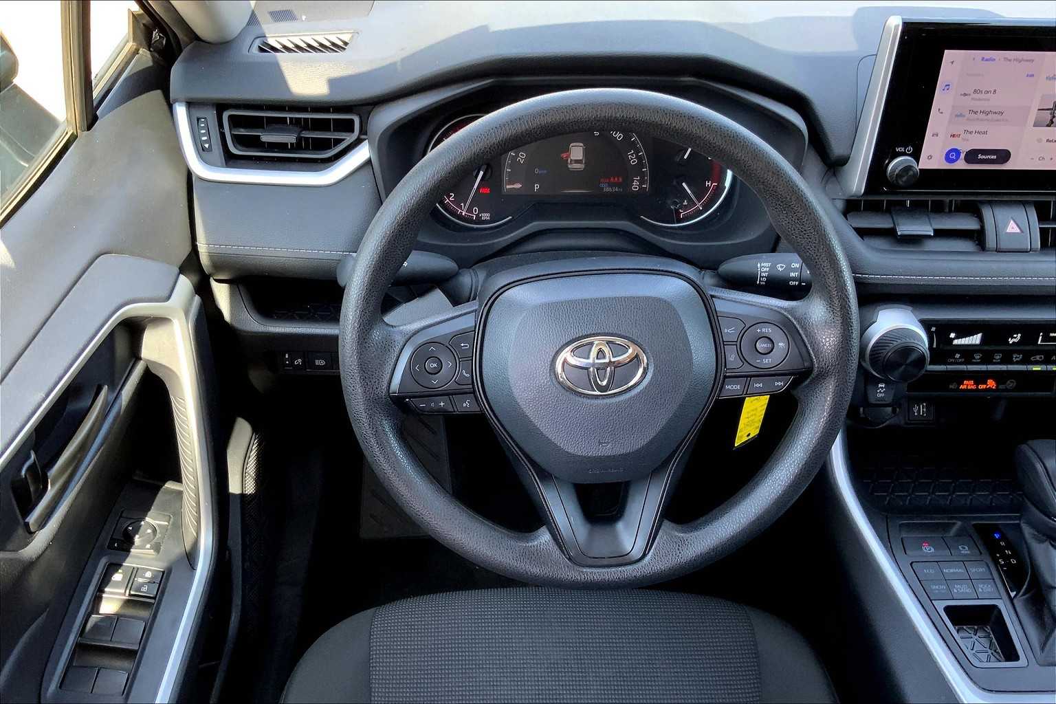 2024 Toyota RAV4 LE photo 5