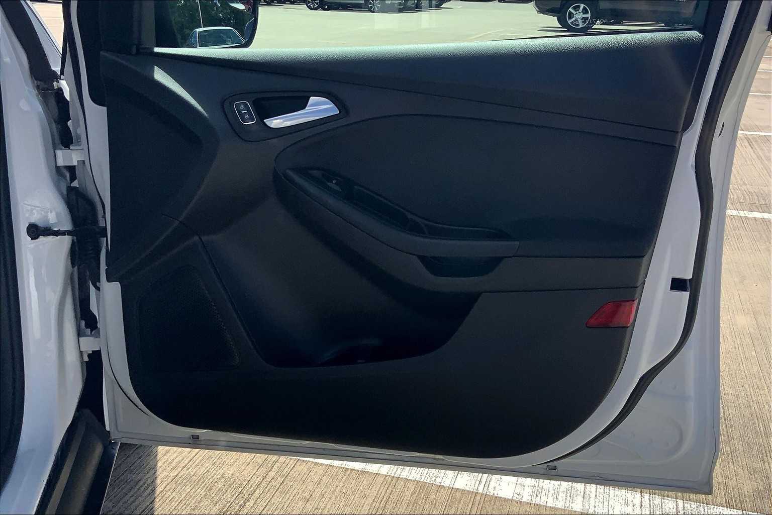 2016 Ford Focus SE photo 18