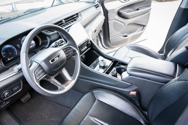 2023 Jeep Grand Cherokee Limited photo 16
