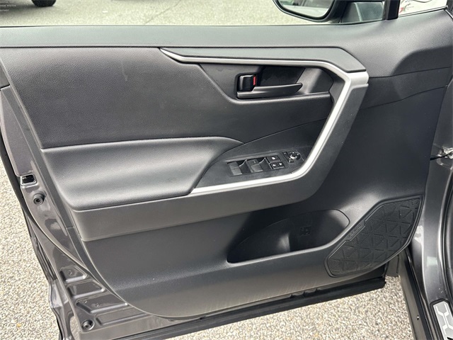 2022 Toyota RAV4 Hybrid LE photo 26